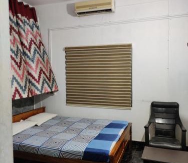 Perintalmanna Hotel | Layali Tourist Home