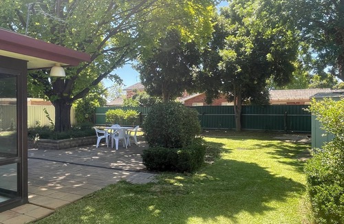 Lake Albert House | Layla's Lakeside 4 bedroom lakeside home with yard, air con & close to shops.