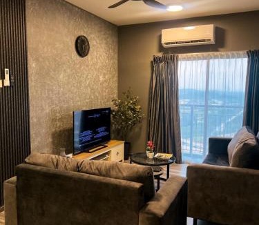 Ijok Apartment | Le-Gris, Homestay Puncak Alam Free WIFI & Netflix!