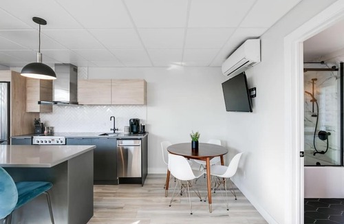 Laval House | Le Masson - Complexe La Voûte