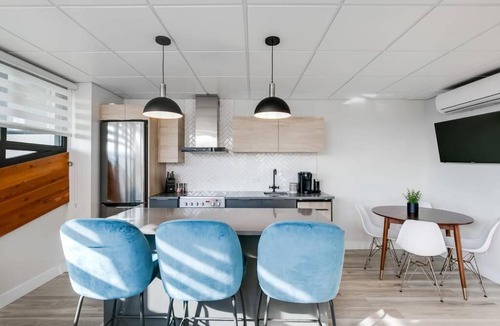 Laval House | Le Masson - Complexe La Voûte
