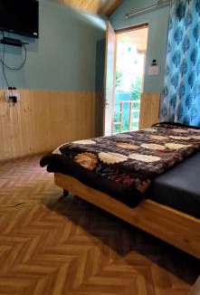 Kasol Hotel | Lee Garden Himalayan Wooden Cottage Kasol