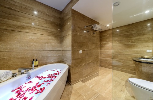 Ahmedabad City Centre Hotel | Lemon Tree Premier The Atrium, Ahmedabad