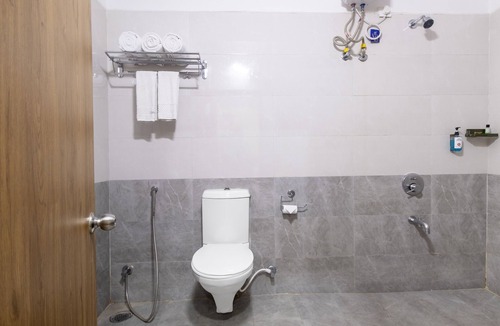 Kukatpally Housing Board Colony Hotel | Lemonridge by Monday Hotels Kukatpally