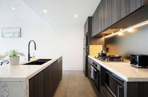 Lidcombe Apartment | Lidcombe Chic 1-bedroom apartment with fitness room and pool