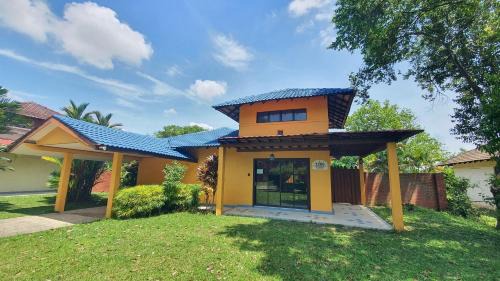 Alor Gajah Villa | Lilac Villa A'Famosa Resort by Holiday Pool Villa