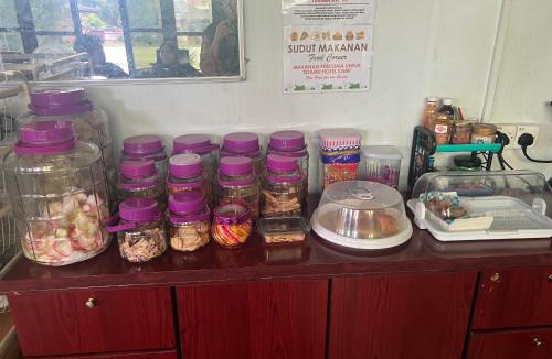 Kampung Gong Rengas Hotel | Lily Budget Hotel