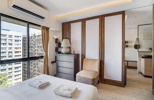 Kurla Apartment | Lily Modern Studio in BKC Pool Wi-Fi Kitchen