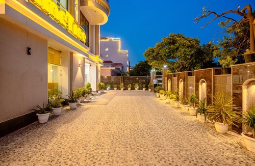 Greater Noida Hotel | Lime Tree Hotels and Banquet Greater Noida