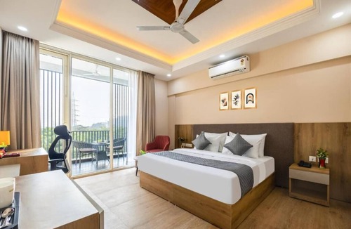 Sushant Lok Hotel | Limewood Signature - Huda City Centre