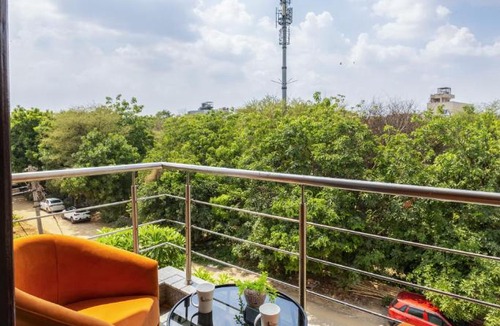 Gurugram Hotel | Limewood stay premier golf course road -sector 42