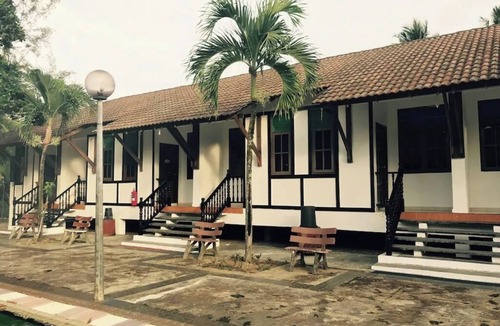 Kampung Sungai Ular Hotel | Lis Na Ree Resort by Moka