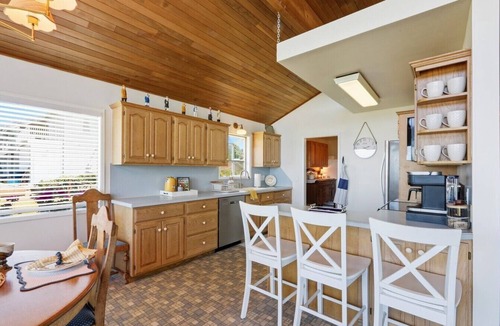 Bow House | Little Blue - BEACH FRONT on Samish Island
