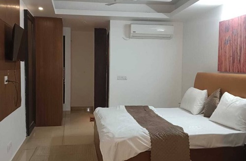 Hauz Khas Village Hotel | Local Stays