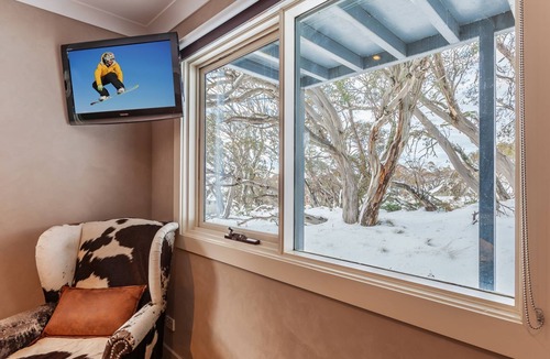 Perisher Valley Apartment | Lodge Chalet 28 - well appointed fully self contained 3bedroom/3bathroom apartment