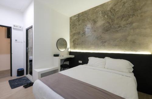 Taman Desa Damai Hotel | Loft 82