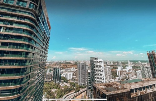 Petaling Jaya Apartment | 【Loft with Slow Rock Music】City View . Netflix