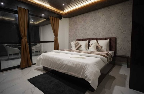 Rishop Hotel | Longitude Homestay