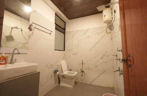 Rishop Hotel | Longitude Homestay