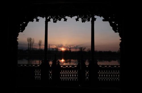 Sudarbal Hotel | Lord Palace Houseboat