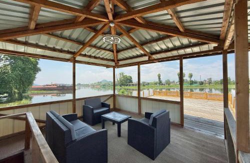 Sudarbal Hotel | Lord Palace Houseboat