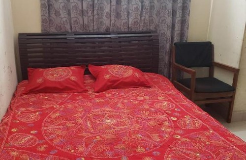 Dhaka House | Lovely double bedroom, next to Dhaka airport please see all pictures