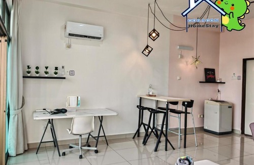 Taman Mount Austin Apartment | Lovely Studio City View Balcony Palazio Mount Austin by GDRAGON HomeStay