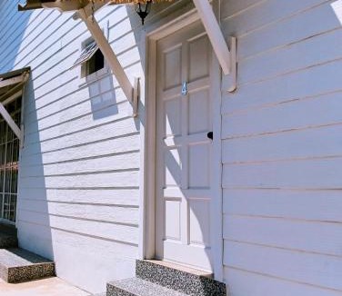 Kampung Sura House | Lu&Lu Rooms & Homestay