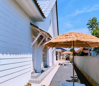 Kampung Sura House | Lu&Lu Rooms & Homestay