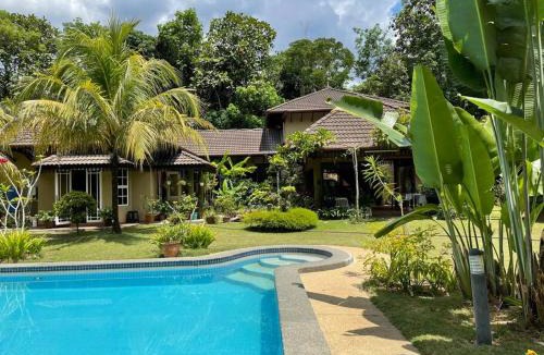 Kampung Tanjong Paoh Villa | Lui Farm Villa - Private Villa for Staycation & Retreat