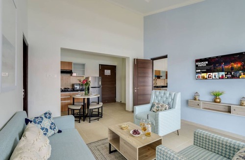 Saunta Vaddo Apartment | Luxe 1bhk w Pool Sauna 1km to the Beach