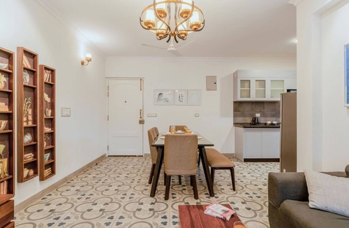 Marra Apartment | Luxe Apt w Balcony Rooftop Pool 15 min to Beach