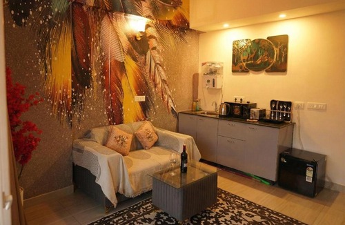 Noida Apartment | Luxurious 1BHK with Balcony Garden & City View