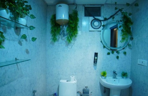 Noida Apartment | Luxurious 1BHK with Balcony Garden & City View