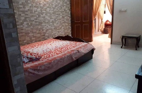 Banani Apartment | Luxurious Queen bed @Banani
