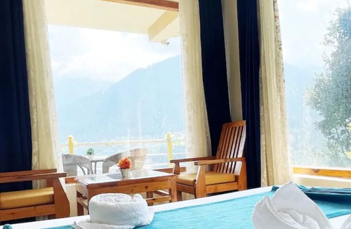 New Manali Apartment | Luxurious Room with Hottub, Olive Manali Cottage