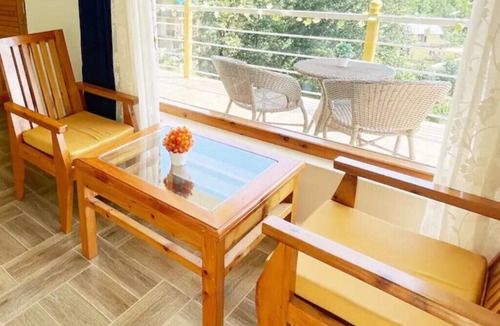 New Manali Apartment | Luxurious Room with Hottub, Olive Manali Cottage