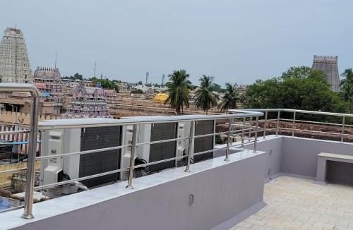 Srirangam Apartment | Luxury 2 bhk, 3 min walk from Srirangam temple, FF1