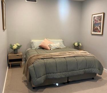 Wagga Wagga Apartment | Luxury 3 bdm Spacious apt in the heart of Wagga