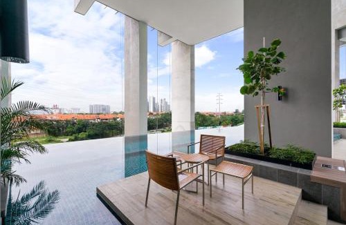 Tropicana Apartment | Luxury 3 Bedroom at Lumi Tropicana Balcony With Golf View Sleeps 9 and Darts B210
