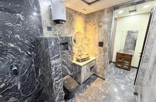 New Delhi House | Luxury 4BHK stay in Rajouri Garden
