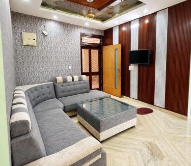 Mansarovar Apartment | Luxury Airy Retreat