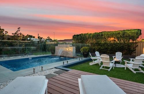 Shelly Beach House | Luxury Beach House - Heated Private Pool & Heated Spa - Fire Pitt - Walk to Beach & Golf