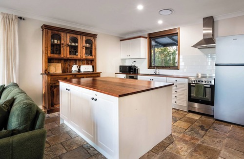 Vacy Cabin | Luxury cabin w/private spa, epic valley views & resident wildlife!