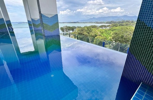 Likas Apartment | Luxury, Cosy Seaview 1 bed Suite near SICC, Cuckoo