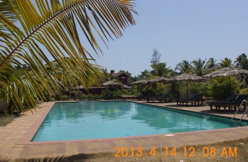 Varca House | Luxury Detached 2 Bedroom 2 Bathroom Poolside Beach Bungalow, 200 meters Beach