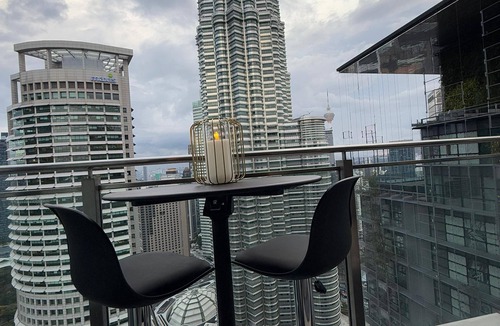 Kuala Lumpur City Centre Apartment | Luxury House KLCC View Romantic Candle Light Linked To KLCC Mall,Kuala Lumpur