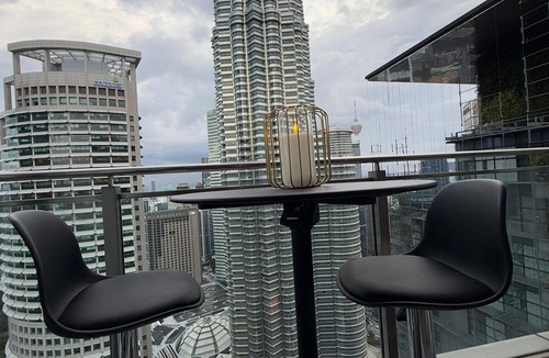 Kuala Lumpur City Centre Apartment | Luxury House KLCC View Romantic Candle Light Linked To KLCC Mall,Kuala Lumpur