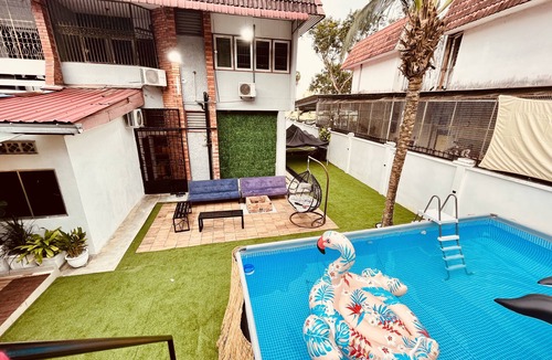 George Town Villa | Luxury Private Pool Villa + Riverview BBQ Patio !