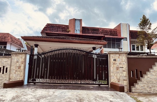 George Town Villa | Luxury Private Pool Villa + Riverview BBQ Patio !
